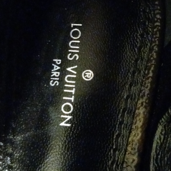 Womens brand new size 7 Louis Vuitton flats - Picture 2 of 5